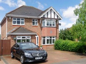 4 bedroom Detached t...